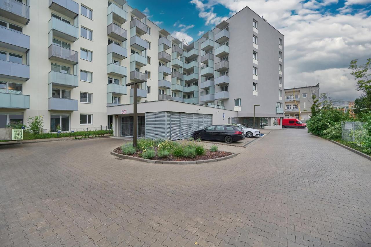 Apartament Black And Beige With Balcony And Parking In By Renters Wrocław