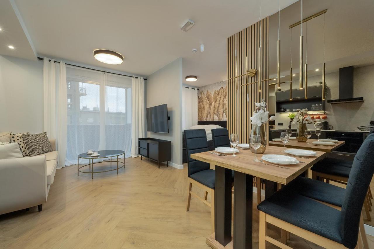 Black And Beige With Balcony And Parking In By Renters * Wrocław